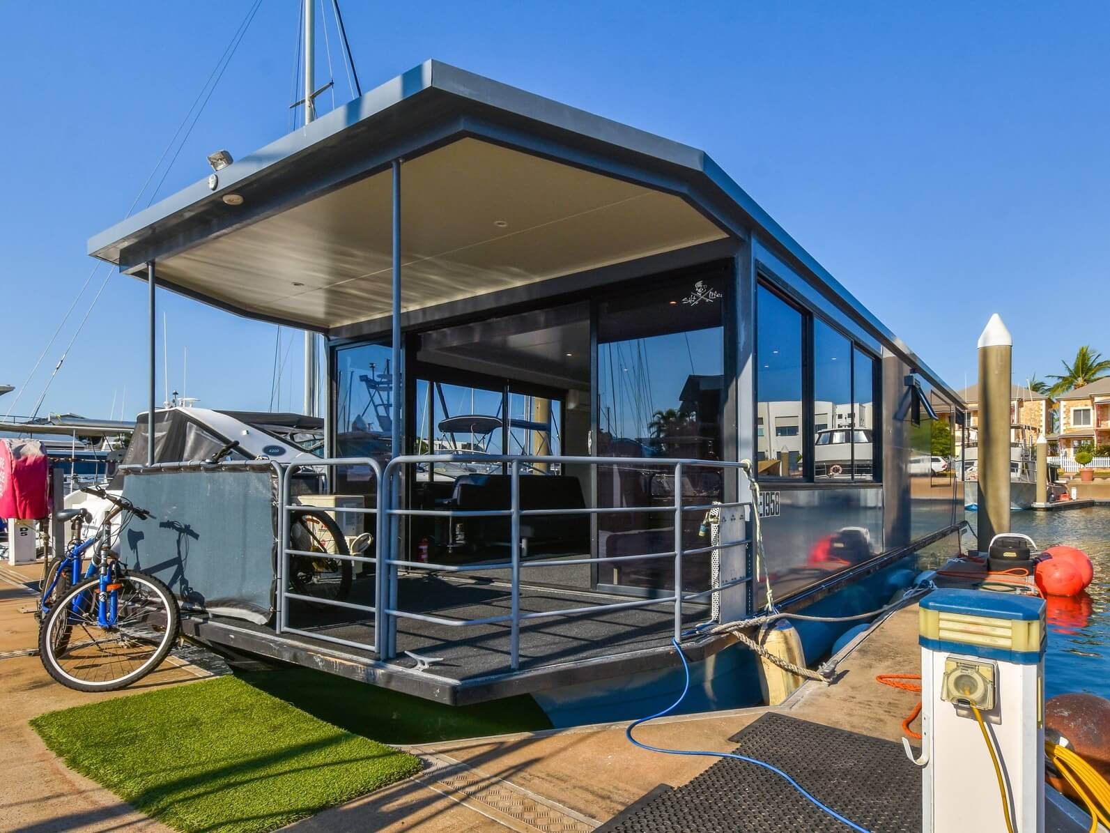 HOUSEBOAT PIC Cropped