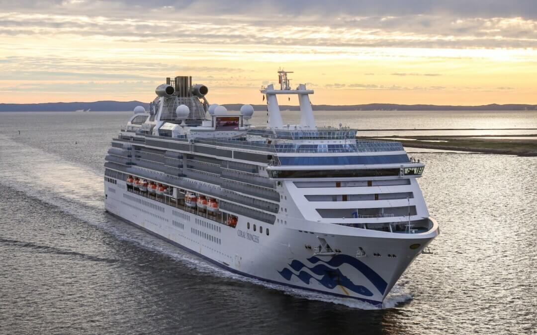 Cruise ship that was in Darwin last week struck by COVID outbreak