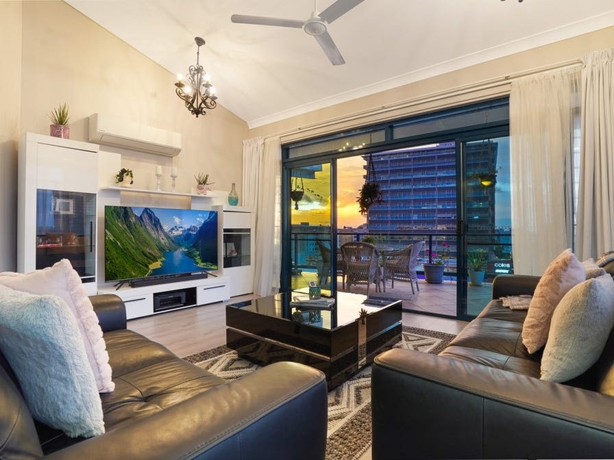 Top-floor apartment with spectacular harbour views in the heart of Darwin