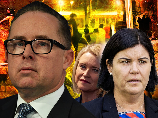 natasha fyles-nicole manison-alan joyce-qantas-alice springs-4.3