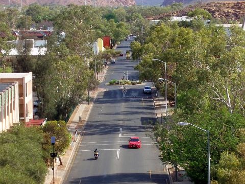 Alice Springs Council, Power and Water Corp argue over responsibility of Gap Road’s streetlight upgrades