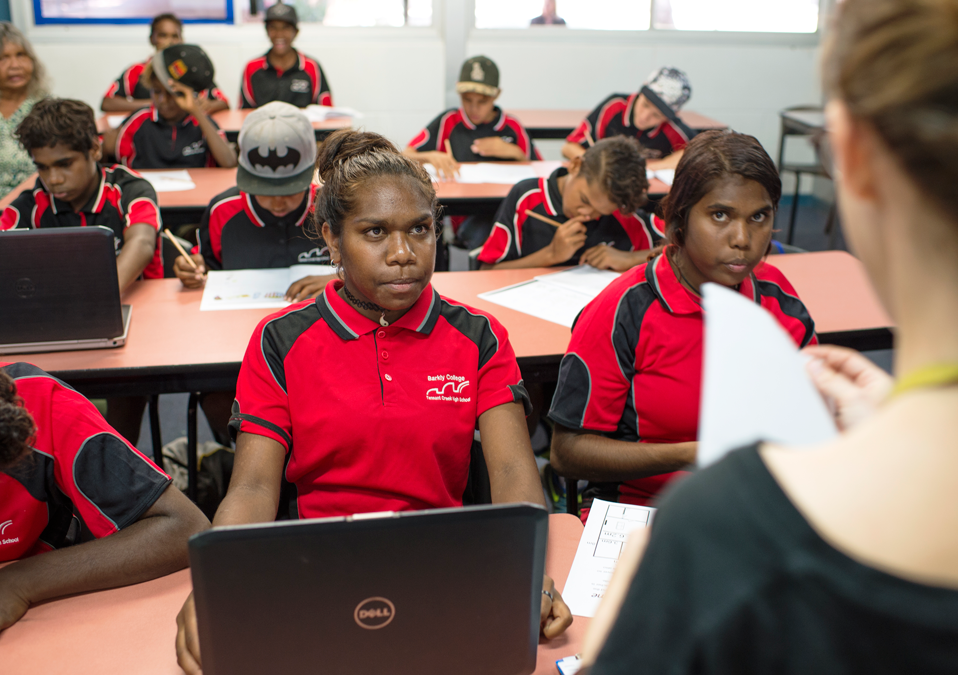 Governments pledge $1B increase in school funding to achieve bare minimum of literacy and numeracy