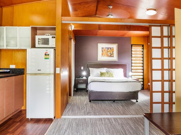 Mercure Airport bungalow Cropped