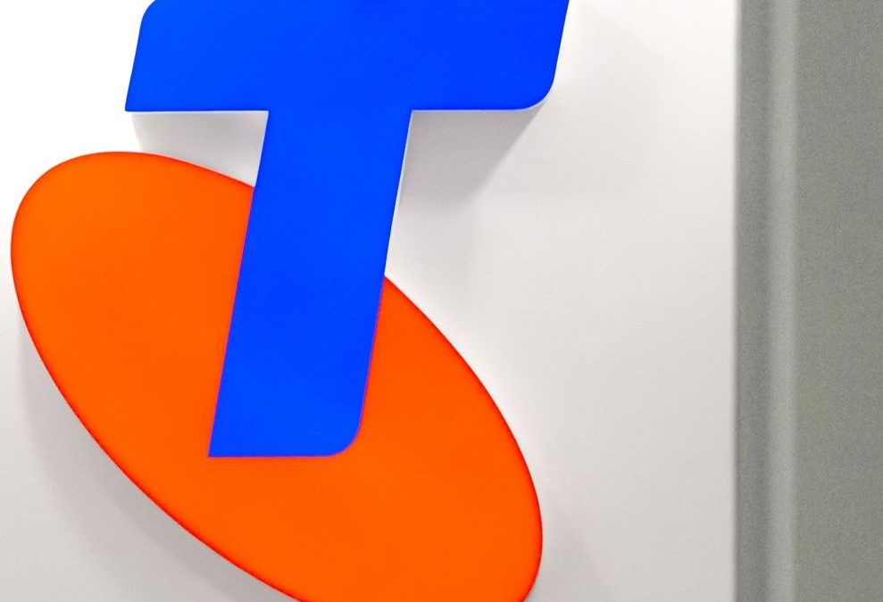 Ongoing Telstra outage affecting parts of NT, crews coming from 1,000 kms away