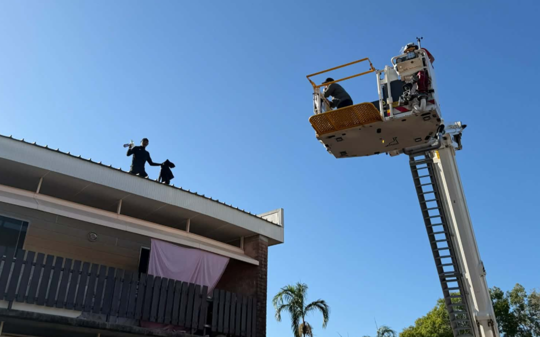 Fire crew called in as police arrest man from Malak rooftop
