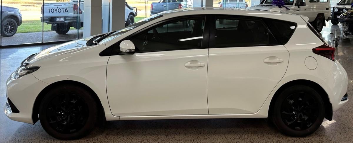 2017-Toyota-Corolla-ZRE182R-Ascent-S-CVT-White-7-Speed-Constant-Variable-Hatchback-6