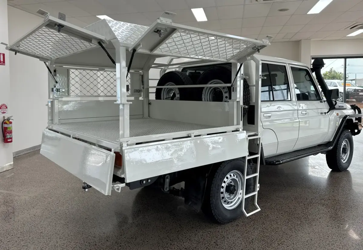 2018-Toyota-Landcruiser-VDJ79R-Workmate-Double-Cab-White-5-Speed-Manual-Cab-Chassis-11